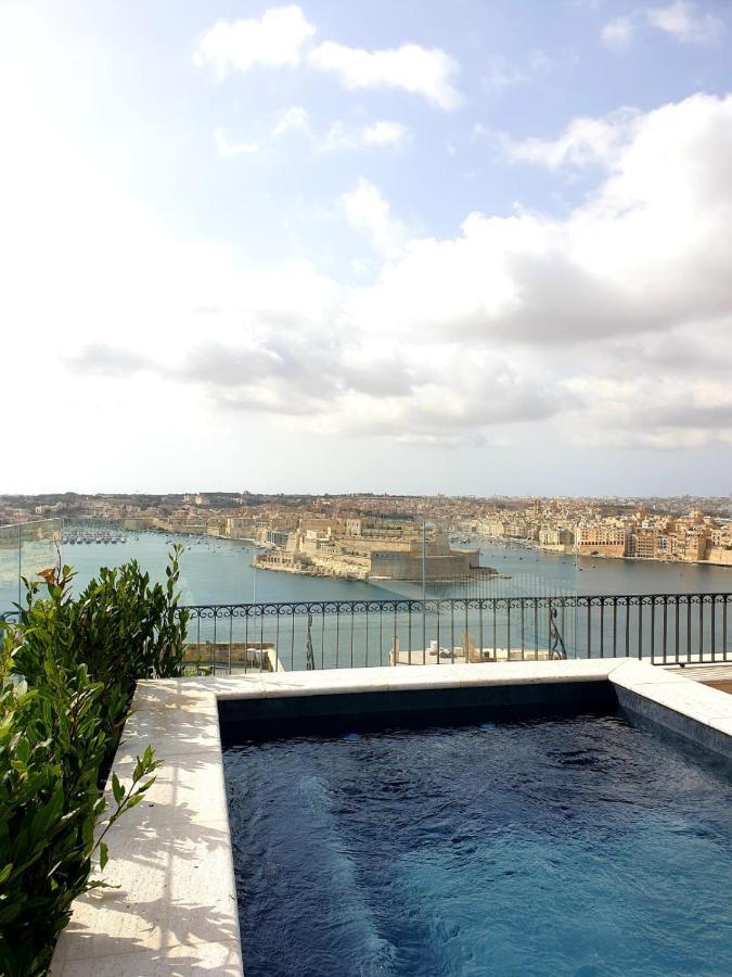 The Gomerino Hotel Valletta Exterior photo